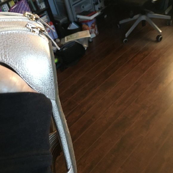 • MOVING LAST CHANCE 7/31/2024 • Elaine Turner strappy gold sandals - Picture 6 of 7